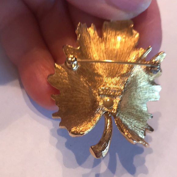 MONET SIGNED VINTAGE BROOCH - Picture 10 of 16